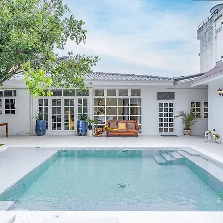 Aphrodite Pool Villa - Old City I 7 Bed Rooms I Prime Location